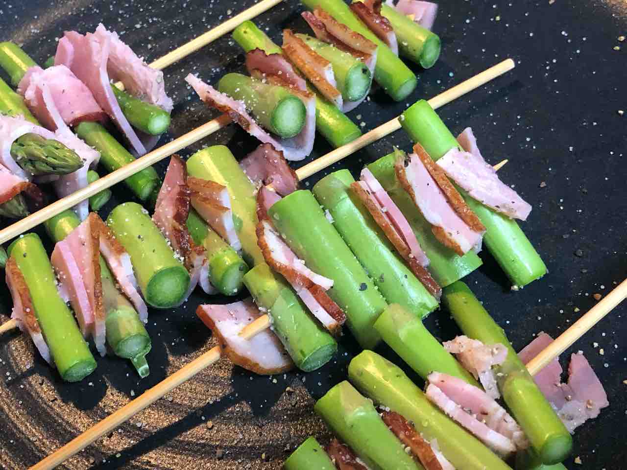 アスパラ肉巻 アスパラベーコン串 野菜炒め 刺身三種盛り 家ごはん No 16の日常 アスパラ肉巻 アスパラベーコン串 野菜炒め 刺身三種盛り 家ごはん No 16の日常
