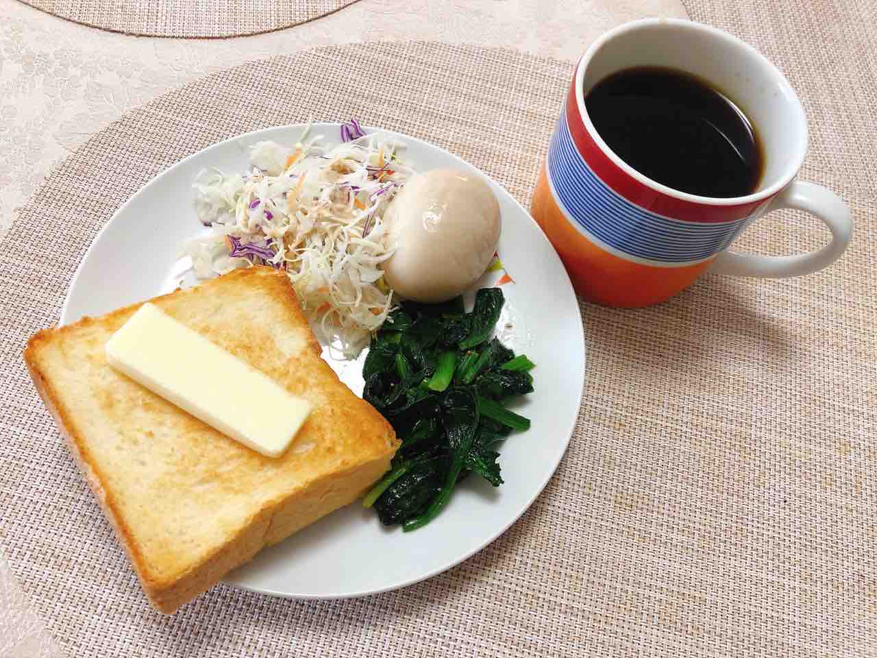 トースト 味玉 サラダ ほうれん草バター炒め 家ごはん No 16の日常