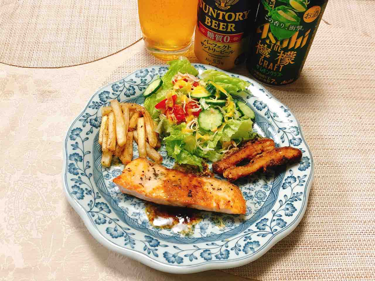 サーモンソテー フライドポテト サラダ イカフライ 家ごはん No 16の日常