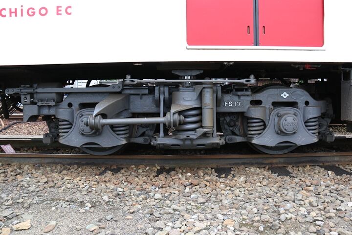 096