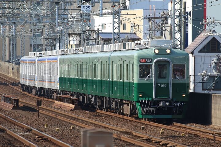 076