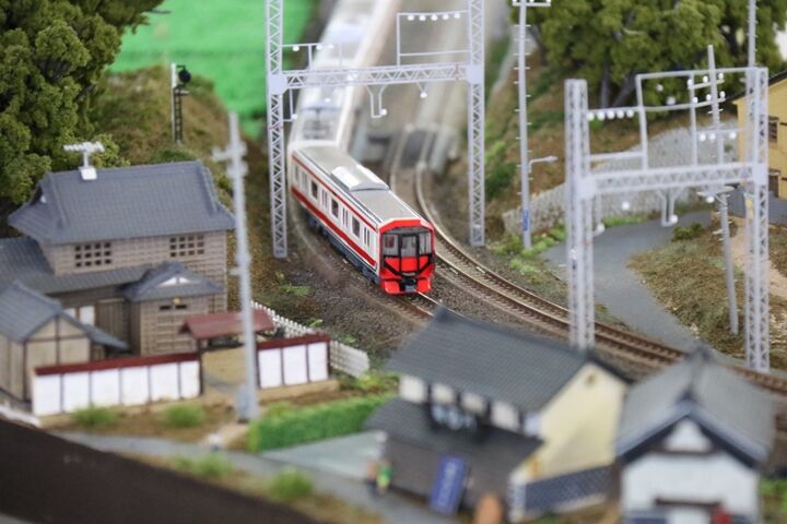 083