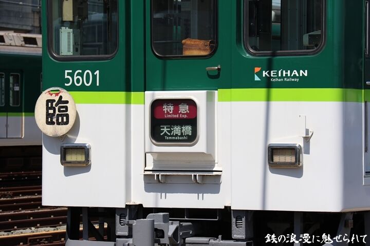 049