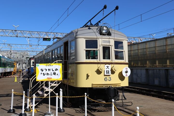 043