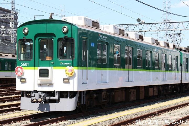 083