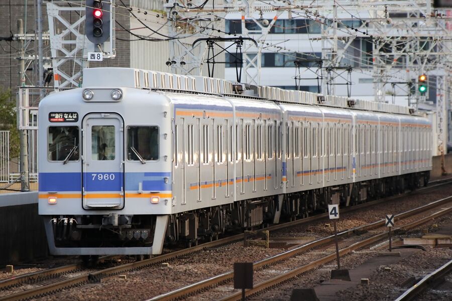 072