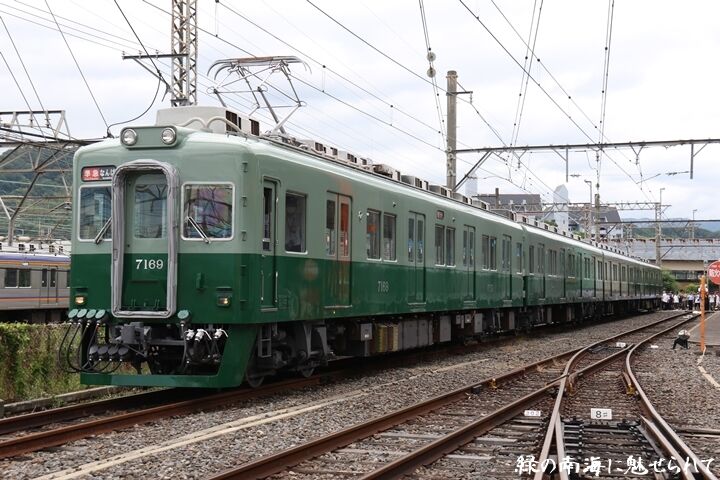 083