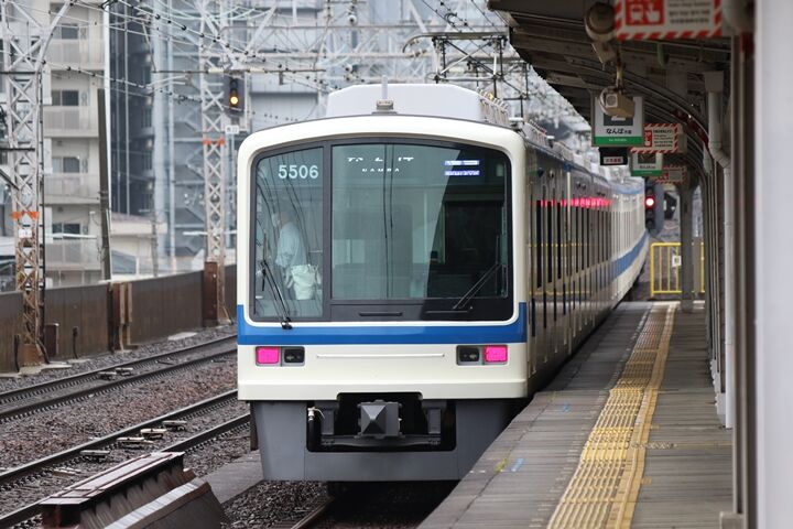 076