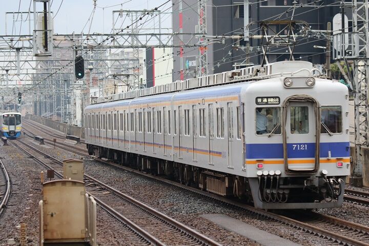 052