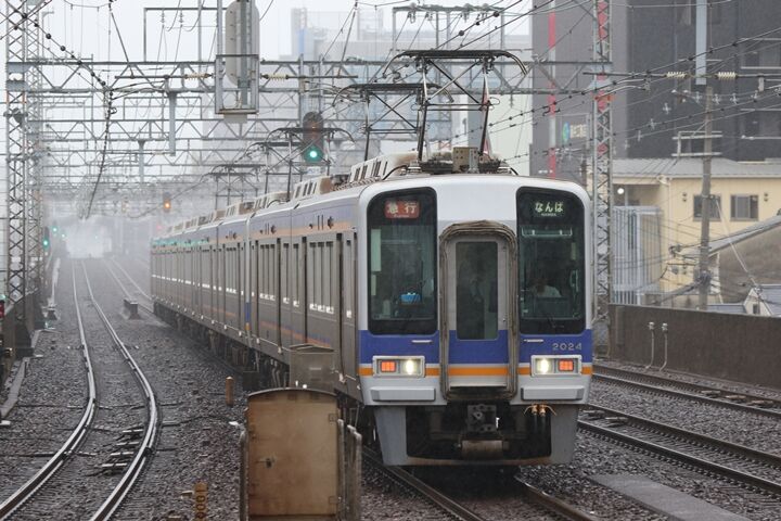 042