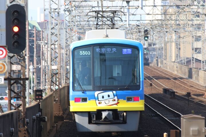 073
