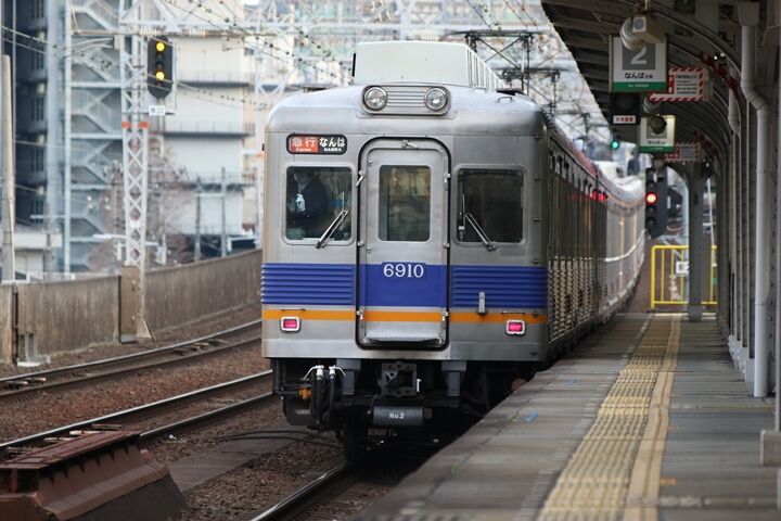 052