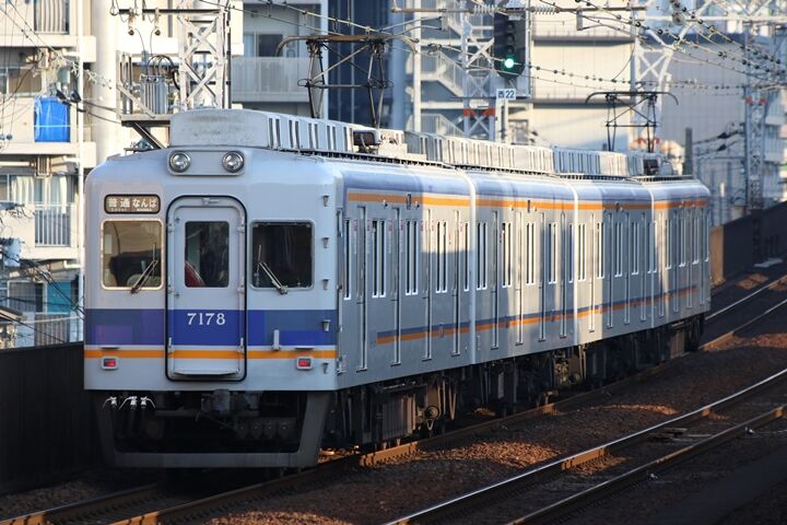 100