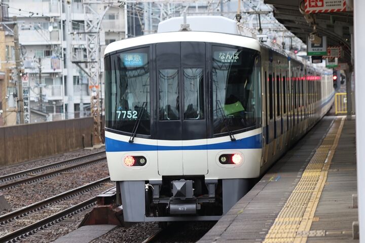100