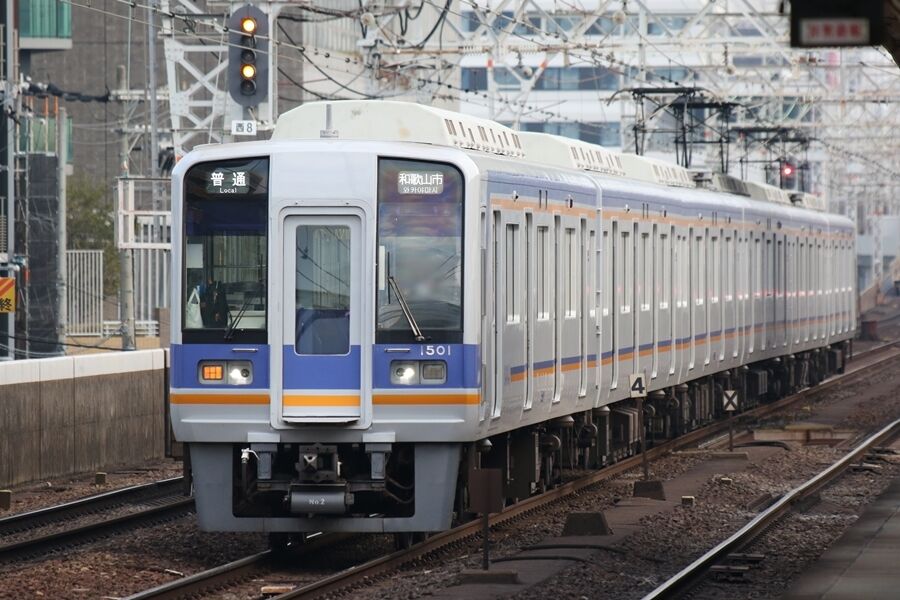 076