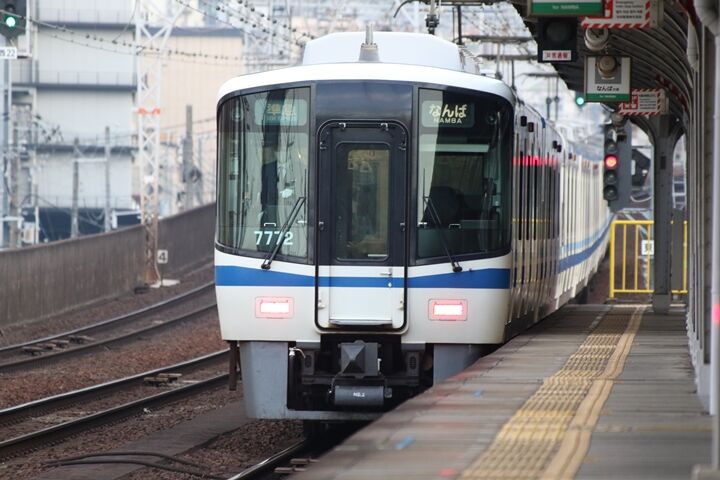 042