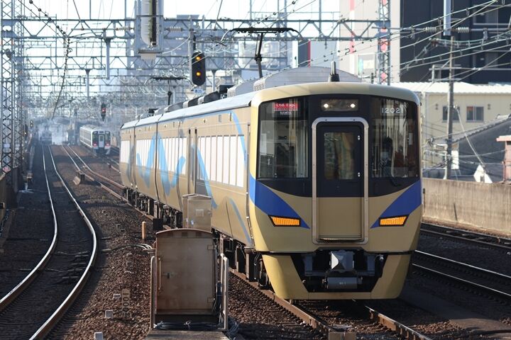 230