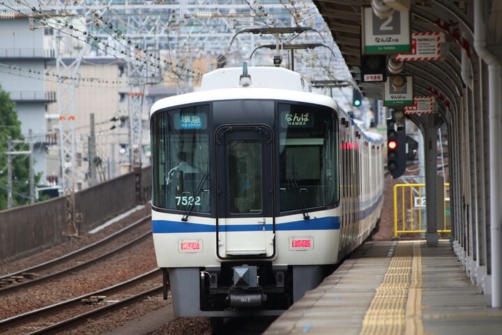 073