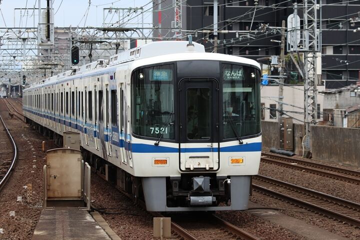 072
