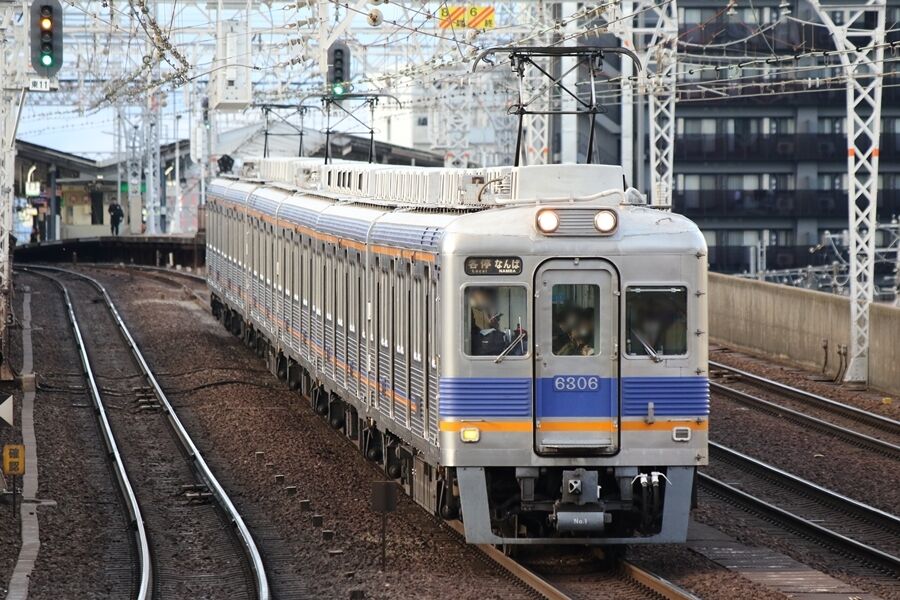 076