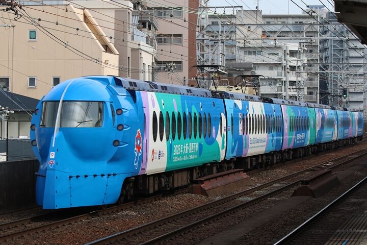 253