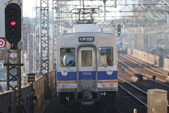 225