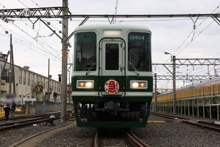 096