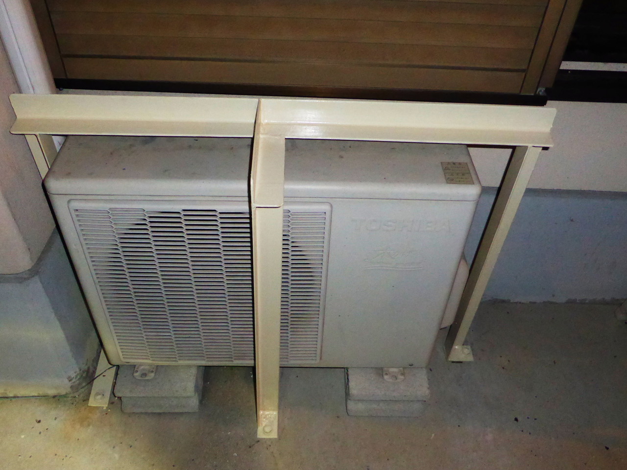 エアコン室外機盗難防止ガード設置 トレーラーバカ日誌