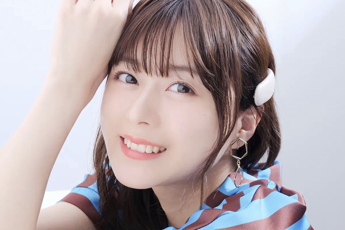 【人気声優さん】うっかり「炊事姿」のままジャケット撮影に挑んでしまう