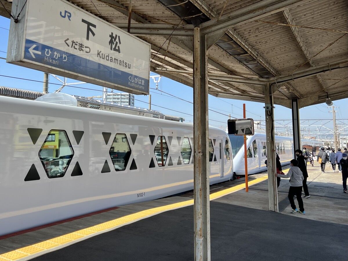 【東武鉄道】新型特急さん、プラレール感溢れるデザインがダサいと言われてしまう…