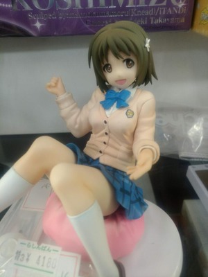 本物はどっち らしんばん秋葉原でデレマス 三村かな子 フィギュアの海賊版が本物と隣同士に展示されて高度すぎる間違い探しになってる件 ホビログ フィギュア プラモ情報