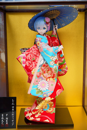 日本人形レムを本物人形ガラスケースに入れて飾ってみた ホビログ フィギュア プラモ情報