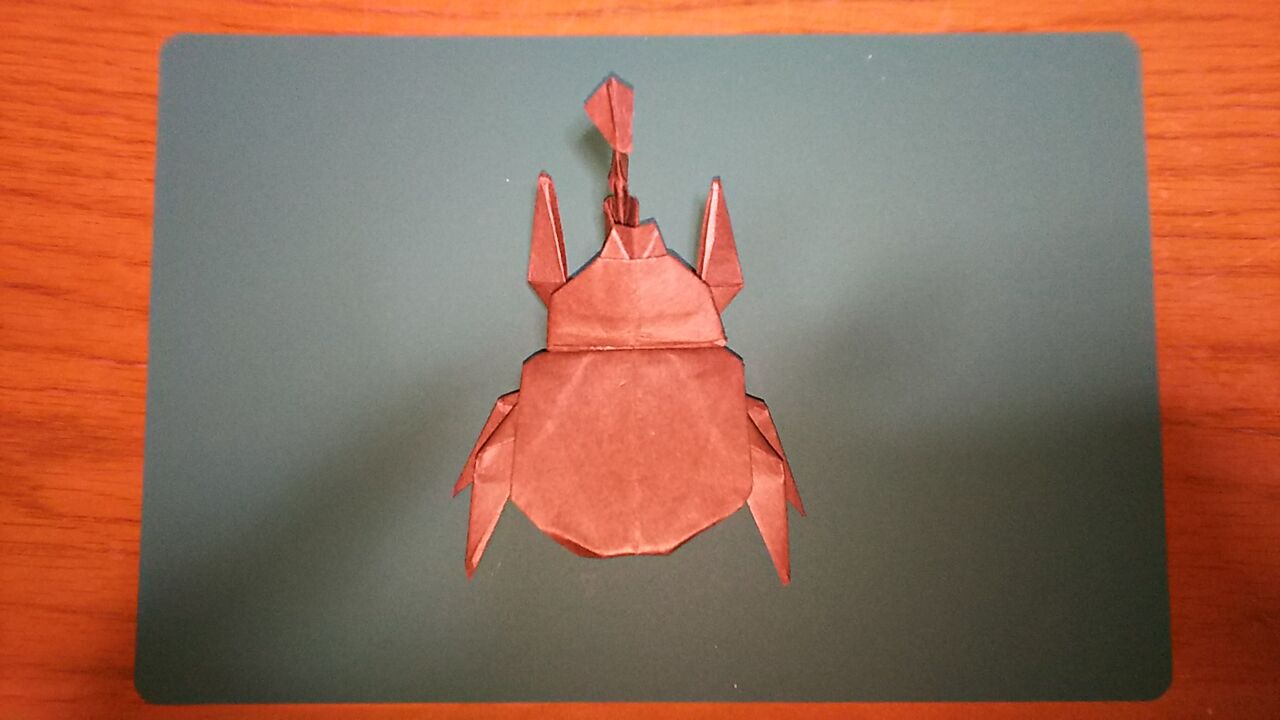 クワガタ カブトムシを作ったが 立体的な部分もあるので 色紙に貼るには 工夫が必要だ 趣味のツボ