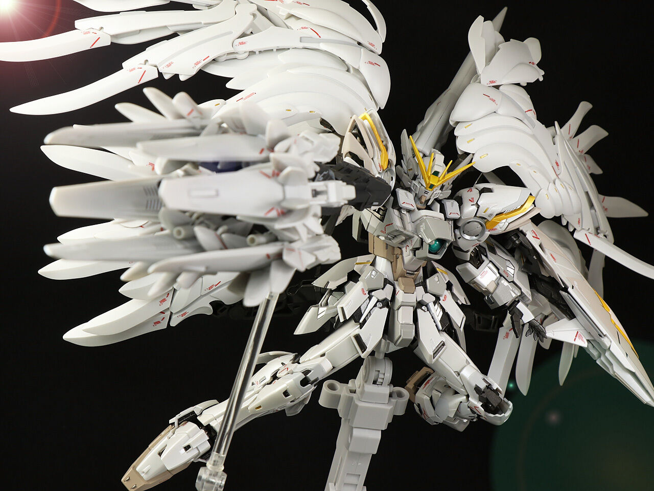 新機動戦記ガンダムw 幻 のアクションフィギュア 白雪姫 スノーホワイト ネオバード形態に変形 ギミックも 速報ホビー スピリッツ