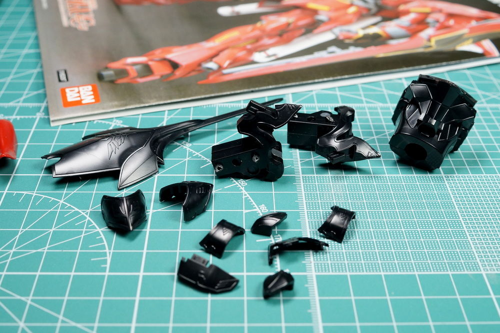 HGUC 1/144 MSN-06S シナンジュ 製作04 エングレービングの塗装 : こー