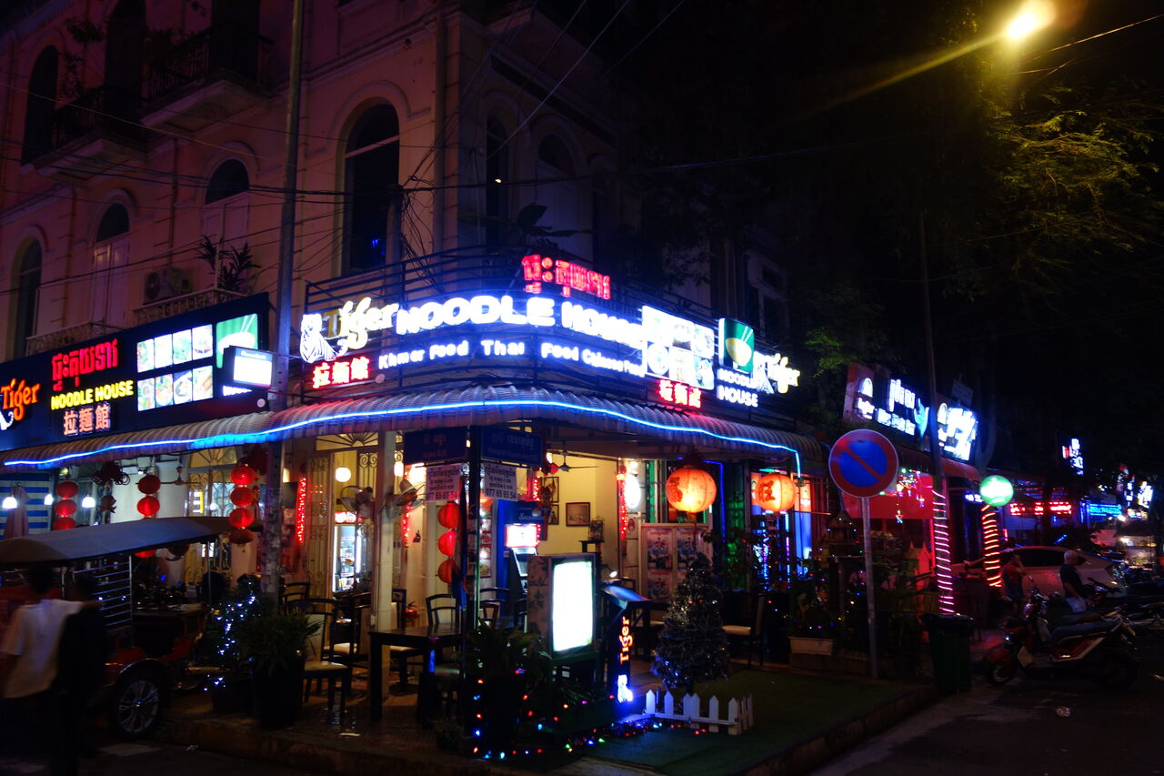 プノンペン 104st 130st 136st 飲み歩き、 Noodle Houseで深夜食