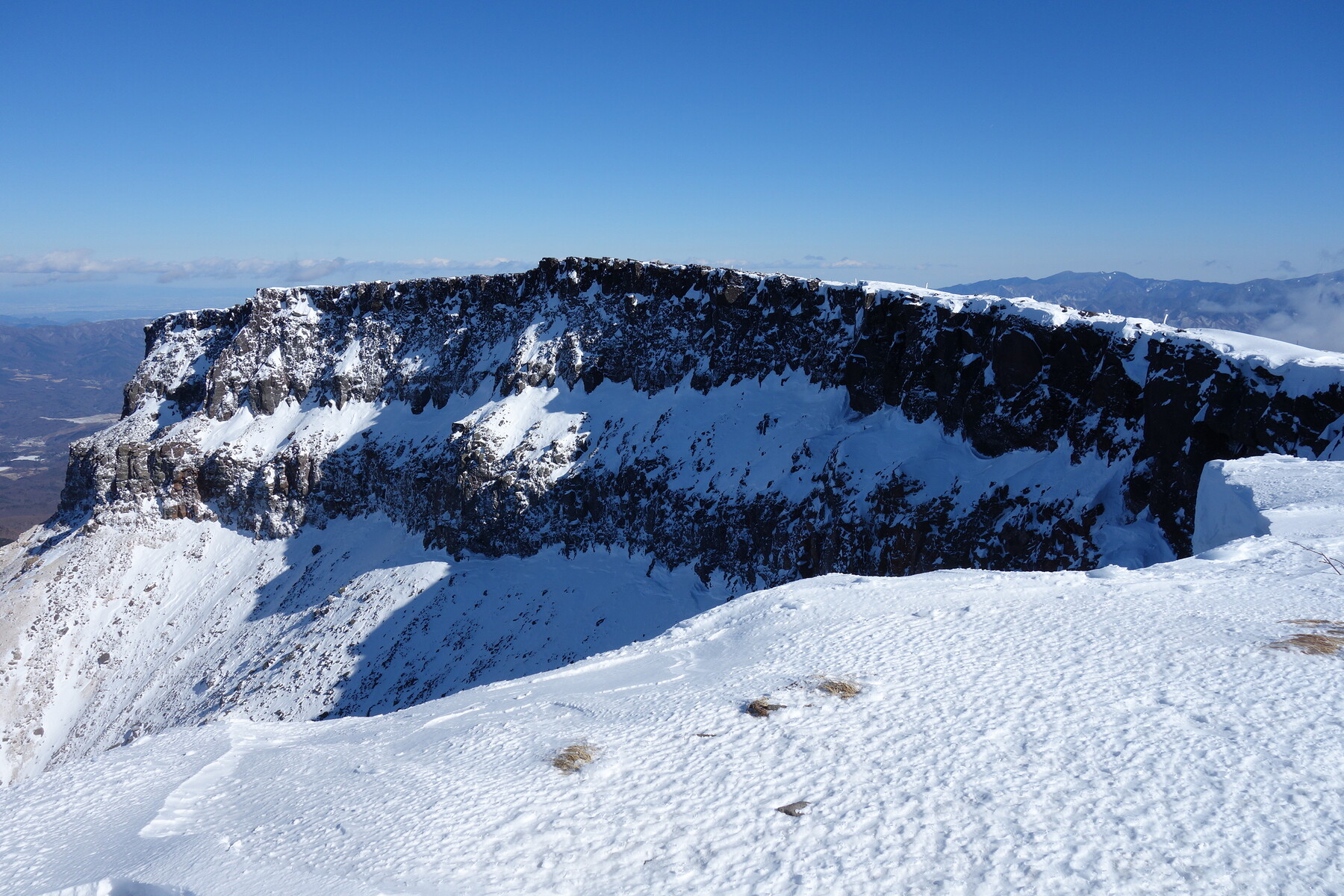 2 9 10 赤岳鉱泉泊 爆裂火口を眺めに冬の硫黄岳へ 穂々散歩