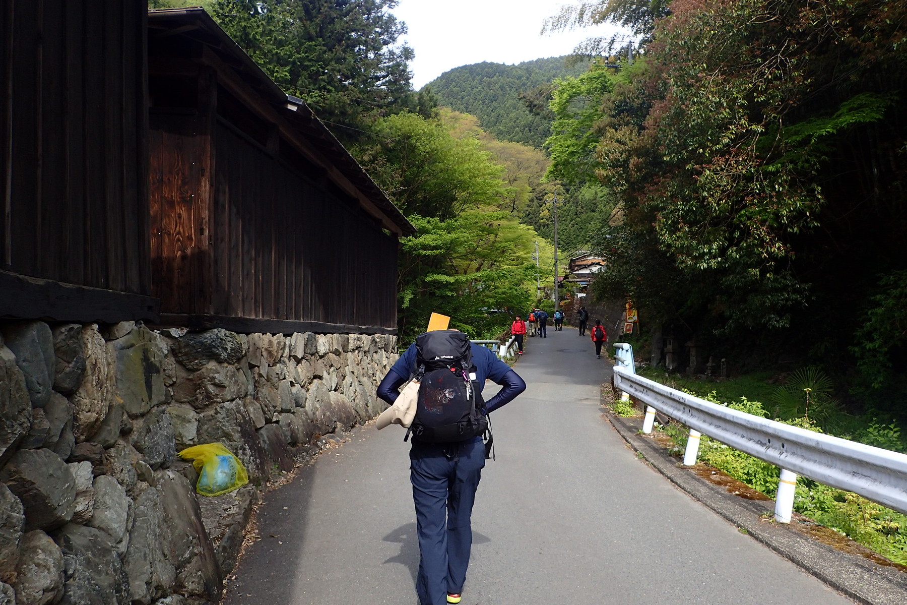 17 5 4 陣馬山 高尾山 新緑の高尾で縦走と山メシを堪能 穂々散歩