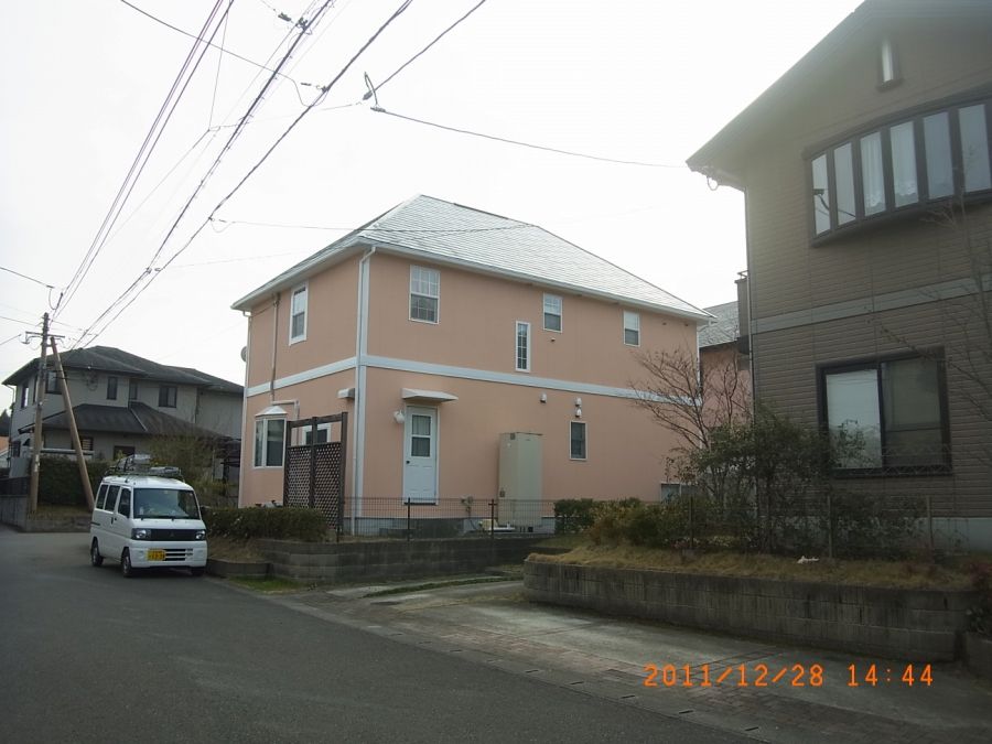 北側から見た外壁・屋根塗装後の住宅外観
