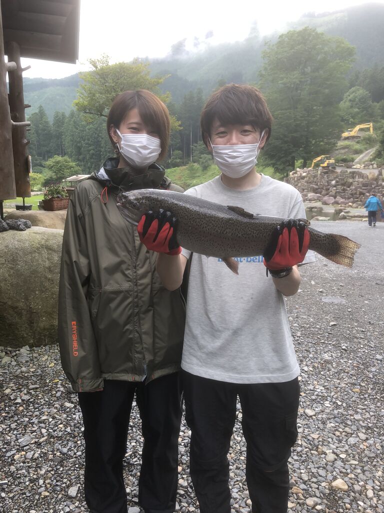 表層で釣れてます♪ アウトドアビィレッジ発光路の森フィッシングエリア 表層で釣れてます♪ アウトドアビィレッジ発光路の森フィッシングエリア