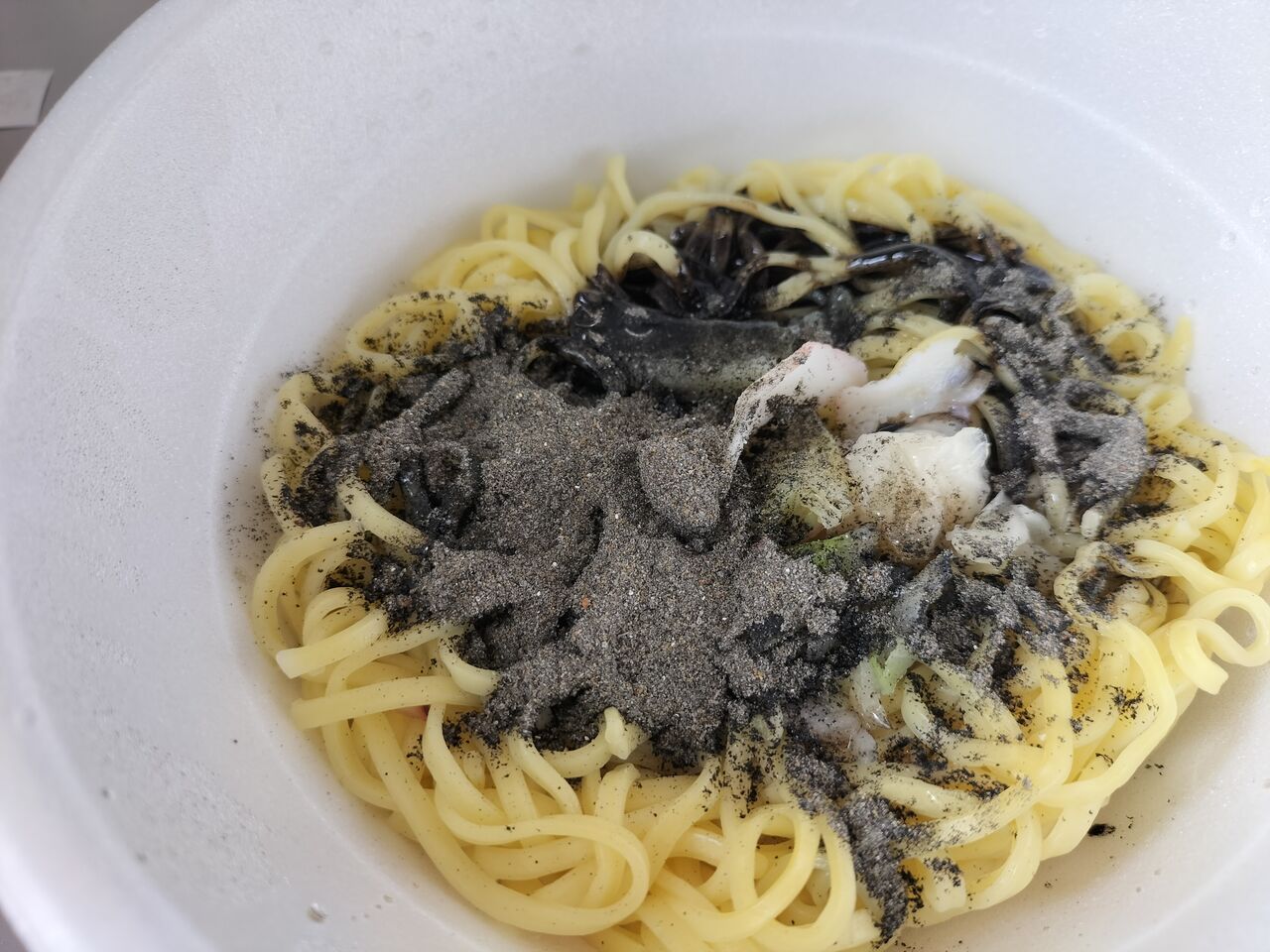 江頭2:50のエガちゃんねるカップ麺 イカ墨トリプルガーリック 江頭2:50のエガちゃんねるカップ麺 イカ墨トリプルガーリック