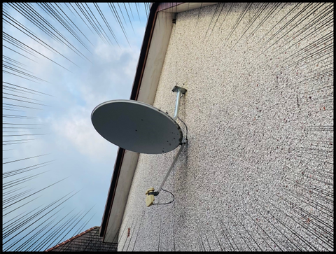 下向いてるパラボラ