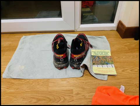 靴の横に地図