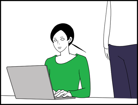 背後に旦那が立っている