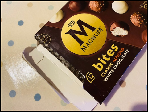 横から開けられた箱