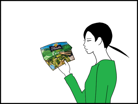 サラダ持つホリー