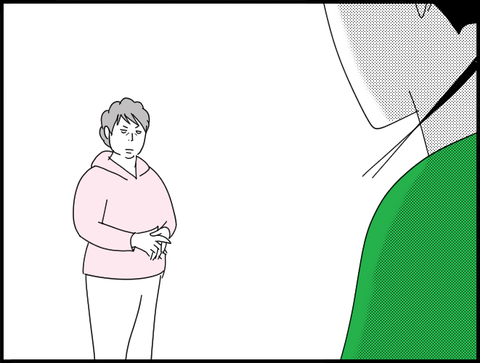 リンダを見つめる