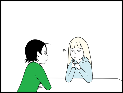 見つめ合う親子リビング（ショート）