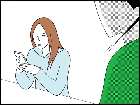 スマホ使ってる百華見るホリー