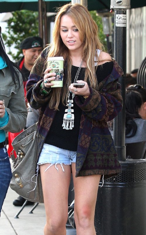 マイリー サイラス Miley Cyrus 2年連続で 最も悪影響なセレブ ハリウッドセレブゴシップ 最新海外芸能ニュースブログ マイリー サイラス Miley Cyrus 2年連続で 最も悪影響なセレブ ハリウッドセレブゴシップ 最新海外芸能ニュースブログ
